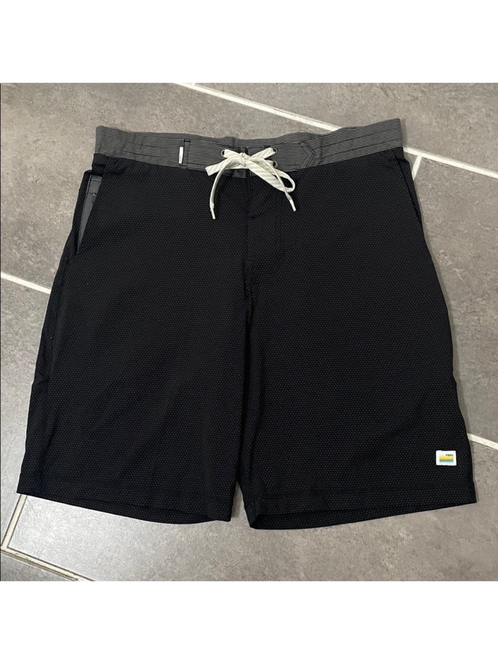 Vuori Evolution 8” Shorts size 30